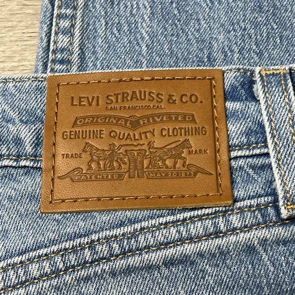 Levi's Premium 70s High Slim Straight Jeans Womens Size 26 Light Wash Denim - Picture 4 of 7